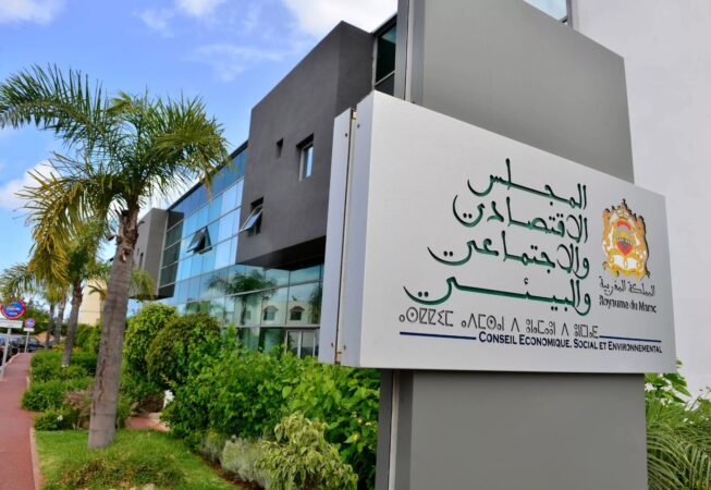 تقرير يحذر من استمرار اتساع القطاع غير المنظم