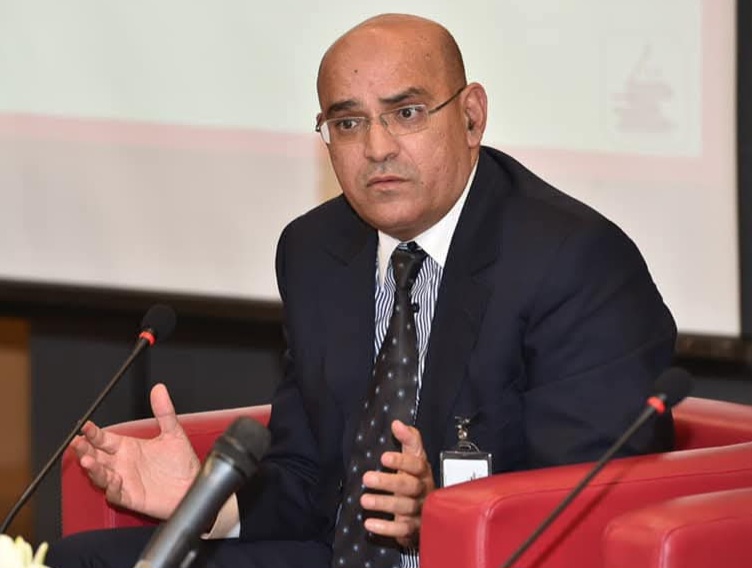 في قراءة لأحداث سبتة... حسن أوريد: الهجرة الجماعية أعادت السؤال الاجتماعي إلى الواجهة