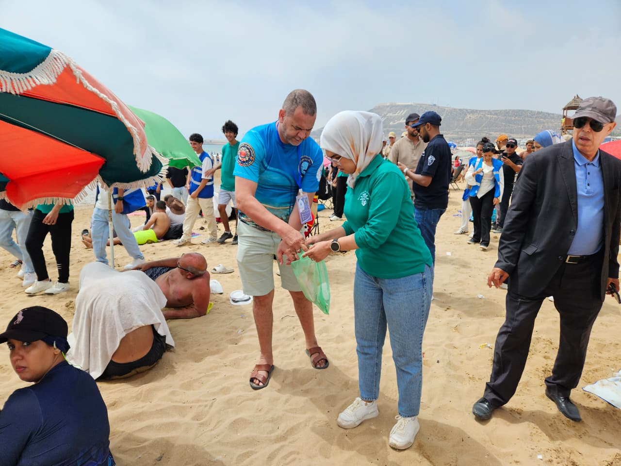 حملة تحسيسية لترسيخ ثقافة النظافة والمسؤولية البيئية بشاطئ أكادير