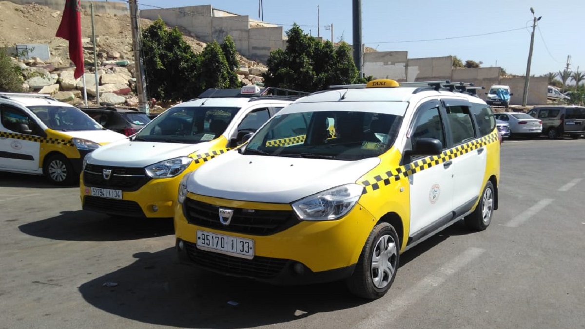 سائقو طاكسيات أكادير يهددون بالتصعيد على خلفية مطالب برفع التسعيرة