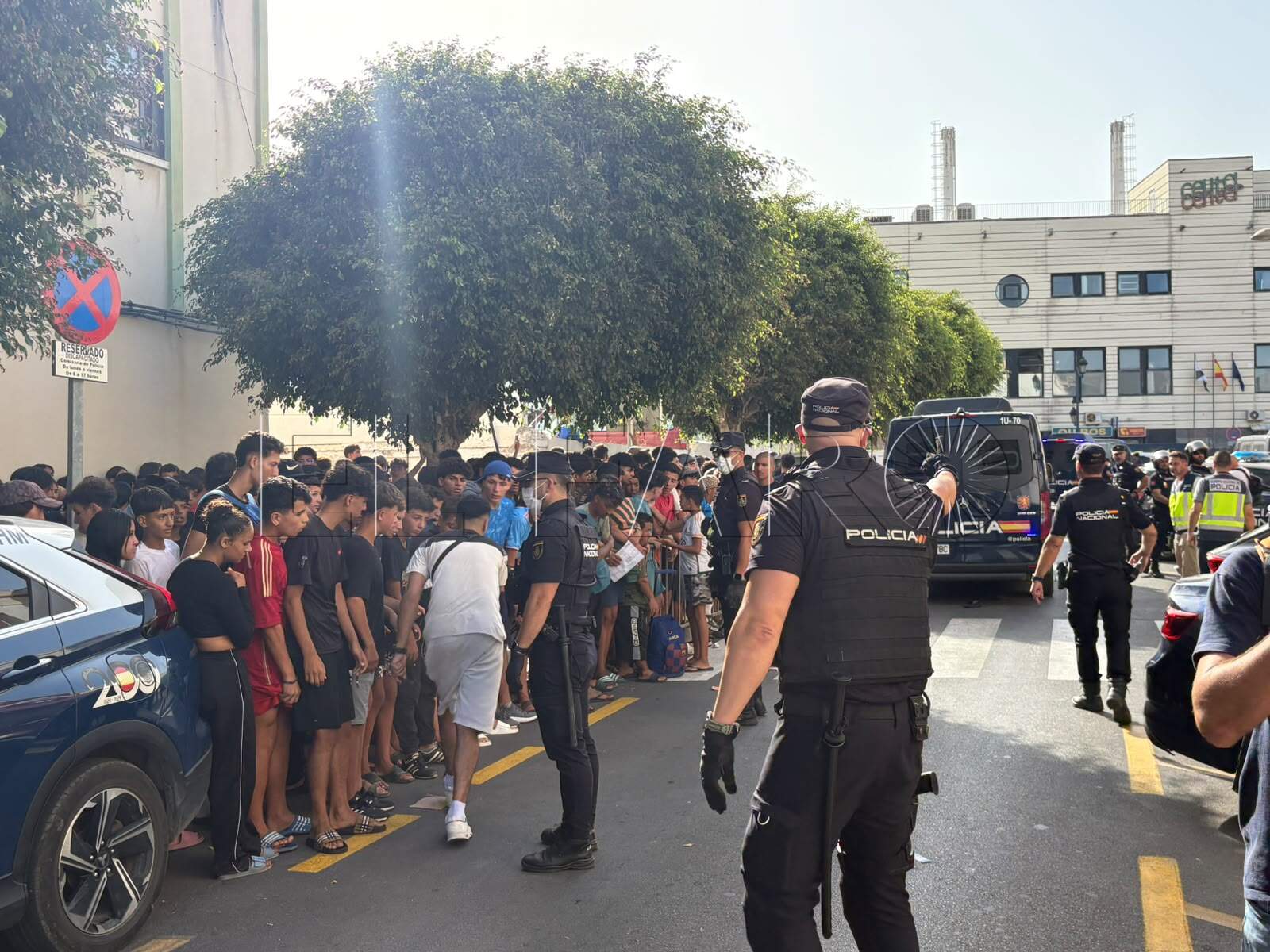 رئيس حكومة سبتة يدعو إلى "احتجاز" المهاجرين