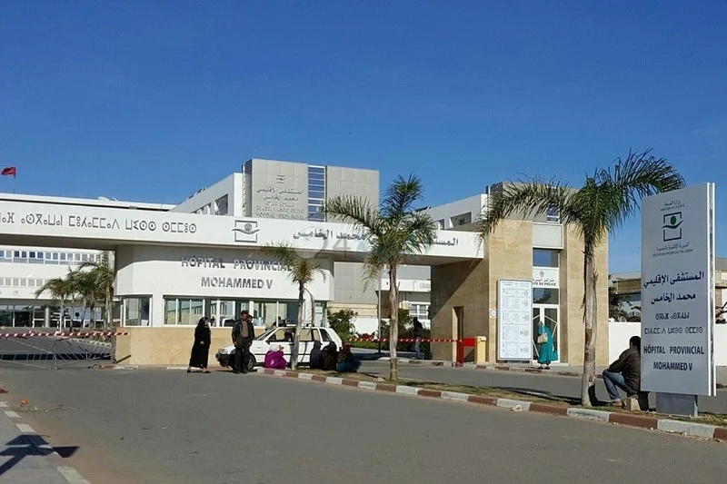 سيدة تضع مولودها خارج مستشفى بالجديدة والمدير الإقليمي: " استفادت من التكفل الطبي لكنها فضلت أن تغادر"
