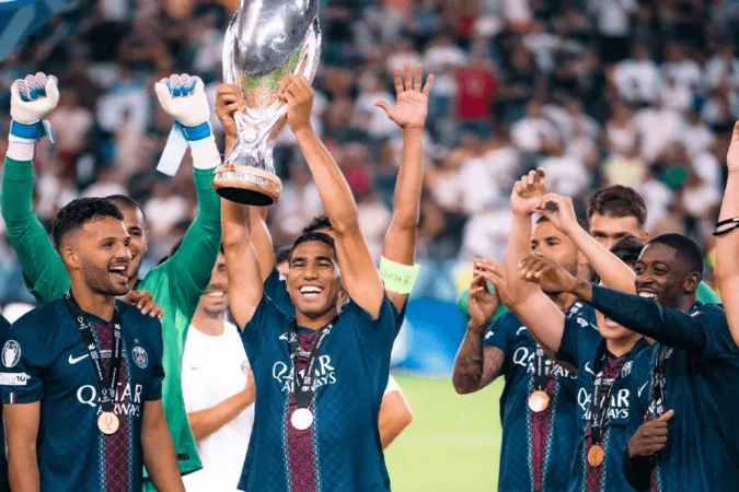 حكيمي يضيف لقبا أوربيا جديدا إلى مساره الرياضي مع باريس سان جيرمان