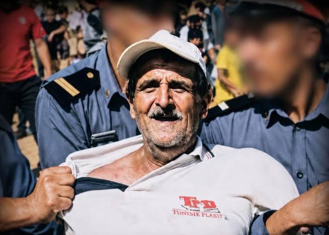 5 أشهر حبسا نافذا لصاحب "صور البطل اللي تشد على رزقو" وشهران موقوفا التنفيذ لابنه