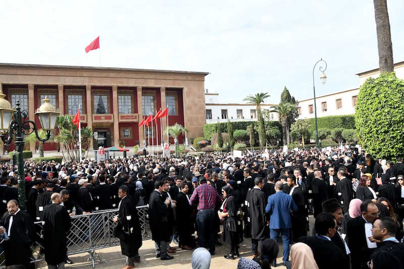 المحامون يؤيدون قرار مواصلة التوقف عن العمل
