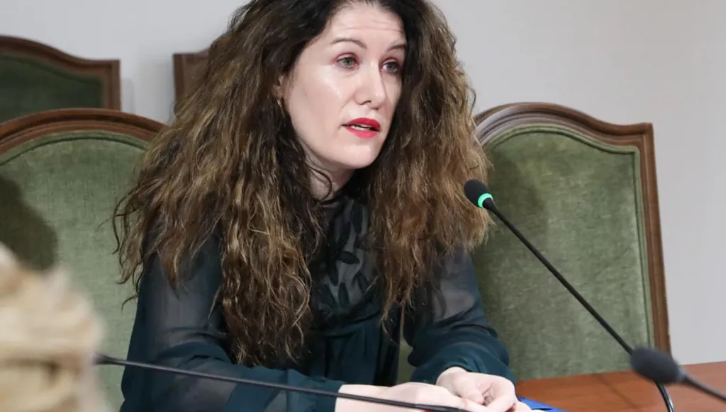 رئيسة الاستخبارات الألبانية تسلّم نفسها للتحقيق في فساد وتسريب معلومات سرية