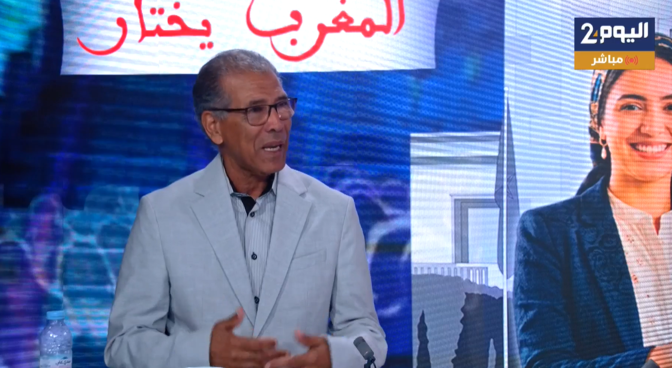 العجلاوي: كيف لنائب برلماني أن يناقش ملفات كثيرة وهو بالكاد يقرأ ورقة؟
