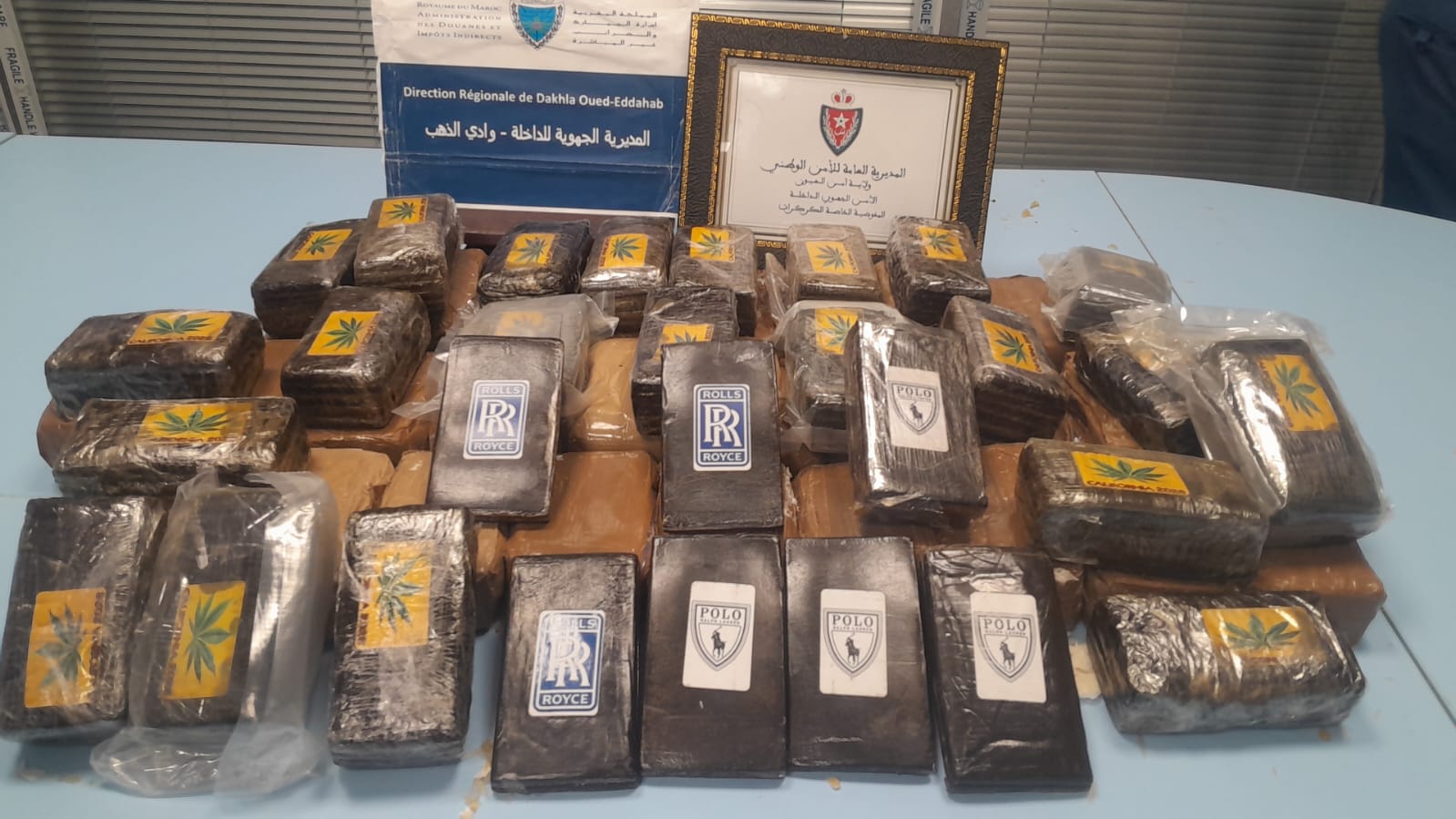 إجهاض محاولة للتهريب الدولي للمخدرات وحجز 300 كيلوغراما من مخدر الشيرا بالمعبر الجنوبي الكركارات
