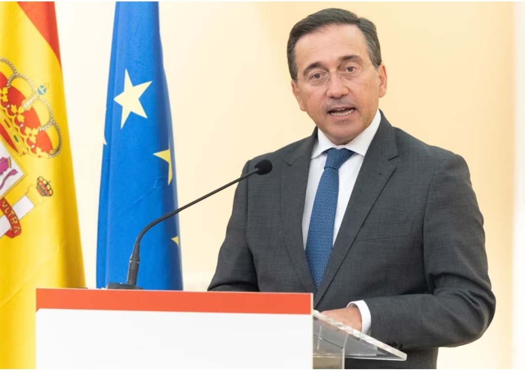 ألباريس يدعي أن بوريطة أبلغه أن تصريحات وزراء مغاربة بشأن سبتة ومليلية لا تمثل الموقف الرسمي للمغرب