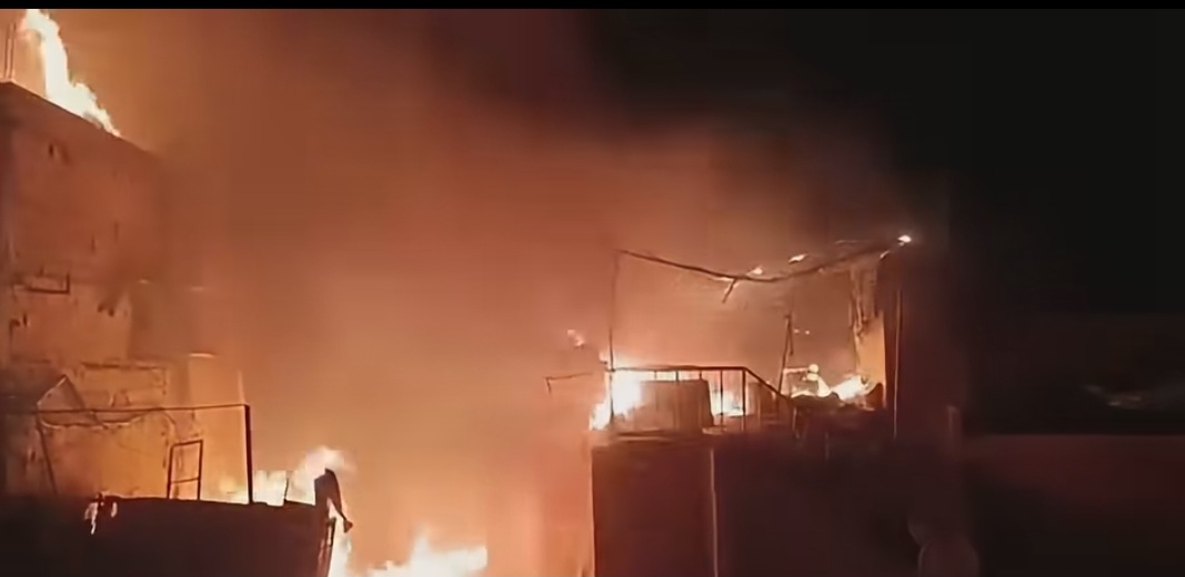 اندلاع حريق بسوق حافة مولاي إدريس بفاس دون تسجيل خسائر بشرية