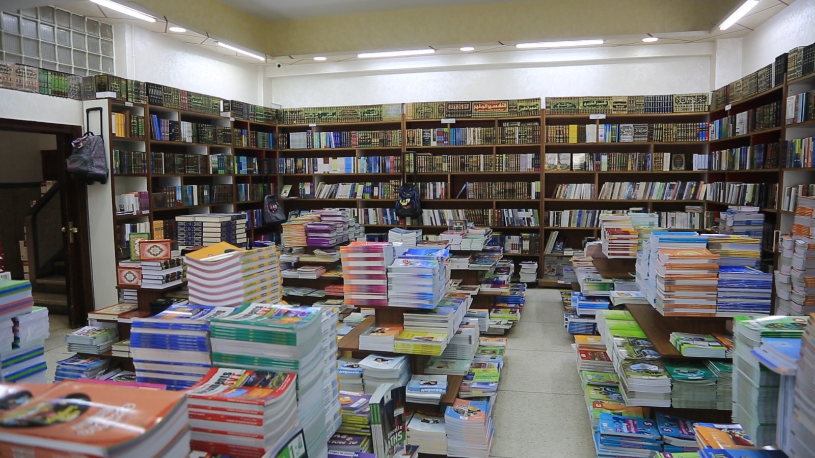 تساؤلات تثير الأسر...الكتب المدرسية بين تفاوت الأسعار وطبيعة المحتوى(فيديو)