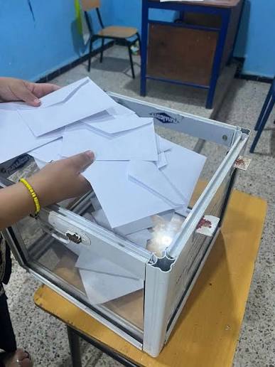 الأحرار و"البيجيدي" يتقاسمان صدارة النتائج الأولية بمكاتب التصويت في بئر الرامي بالقنيطرة