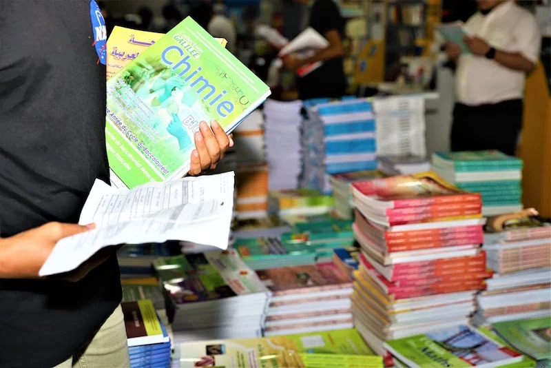 أزمة المقررات الدراسية.. الكتبيون يحذرون من السوق السوداء ويحملون الوزارة مسؤولية الخصاص
