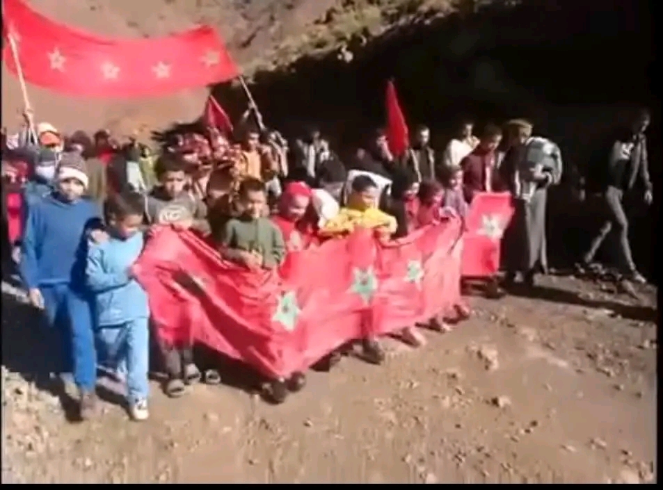 مسيرة احتجاجية لتلاميذ في منطقة قروية بإقليم تنغير بسبب صعوبات التمدرس