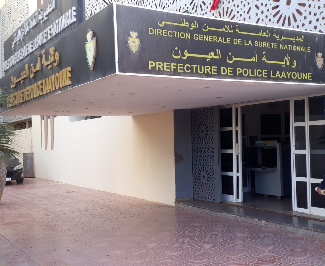 العيون: توقيف شخص لاشتباه تورطه في قضية تتعلق بالضرب والجرح البليغين بالسلاح الأبيض في حق زوجته وابنتهما