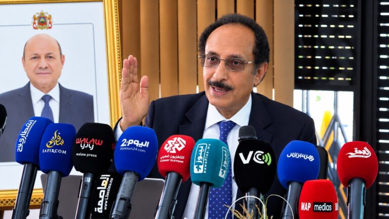 سفير اليمن في الرباط ينتقد إقحام اليمن في المواجهة الإيرانية الأمريكية
