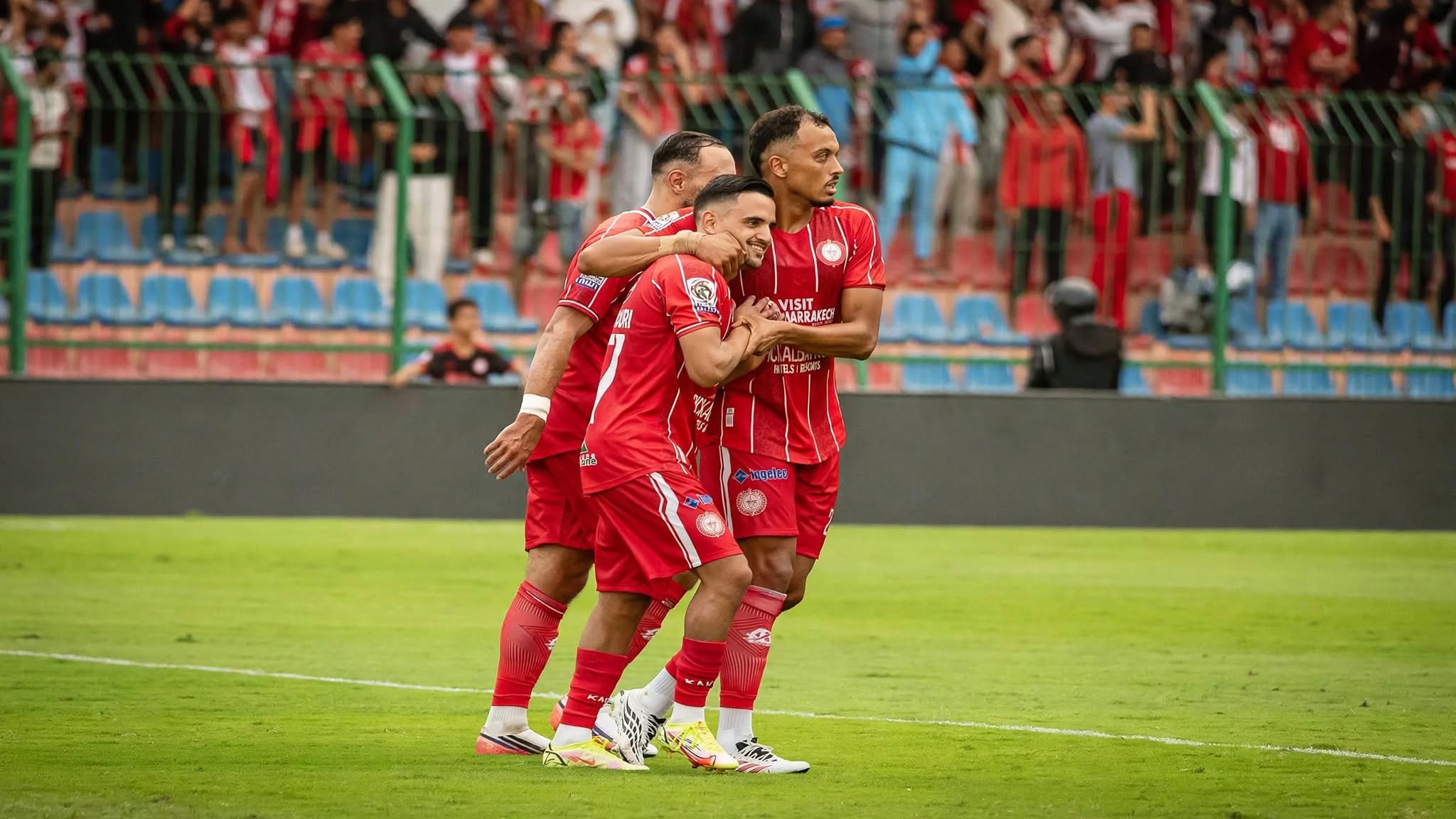 البطولة: الكوكب المراكشي يحقق انتصارا ثمينا على اتحاد طنجة في الرمق الأخير من المباراة