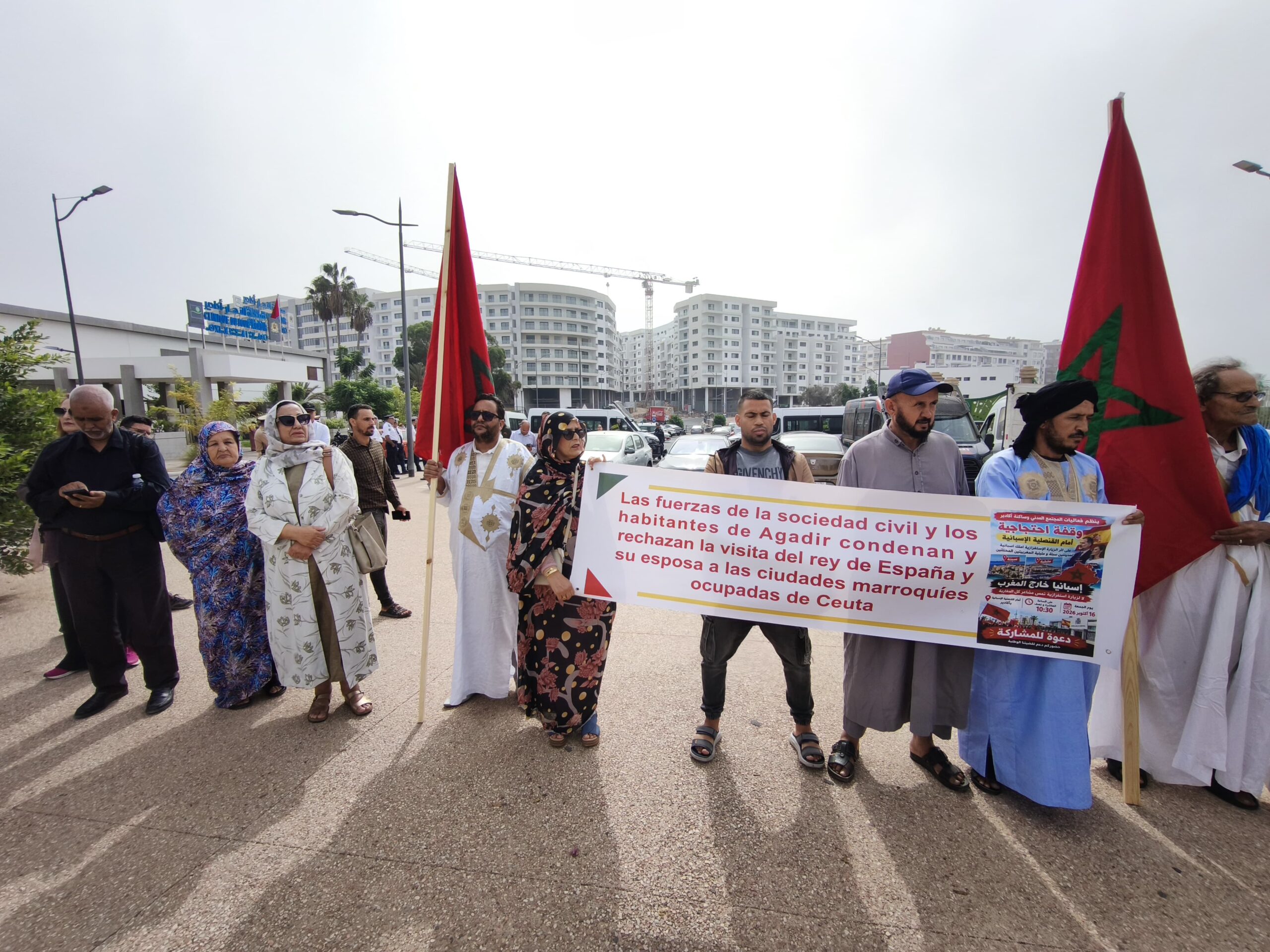 وقفة احتجاجية أمام القنصلية الإسبانية بأكادير تنديداً بالزيارة الاستفزازية لملك إسبانيا لسبتة ومليلية المحتلتين (فيديو)
