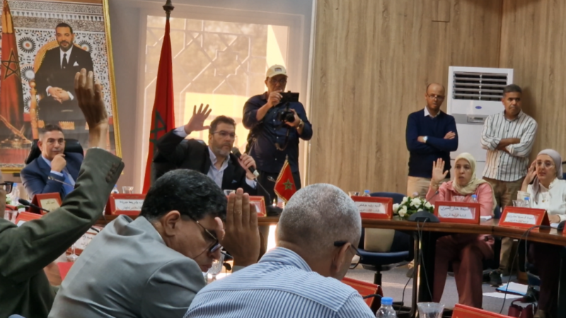 جهة سوس تصادق على إحداث شركة للذكاء الترابي وسط سجال حاد حول نجاعة تدبير الشركات الجهوية (فيديو)