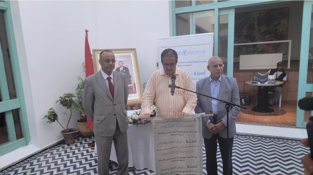 وزير أول سابق يقدم في أصيلة كتابه «زمن العبور الهادئ»... شهادة على الانتقال الديمقراطي في موريتانيا