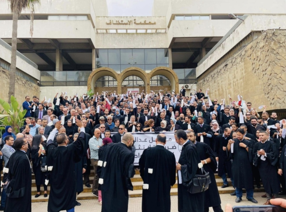 محامو البيضاء يعودون إلى المحاكم بعد أشهر من التوقف... والملف المهني لم يُحسم بعد
