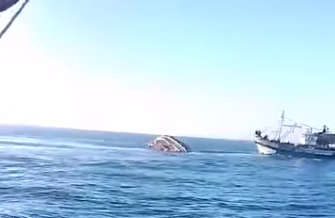 غرق مركب صيد قبالة المهدية ونجاة جميع أفراد طاقمه