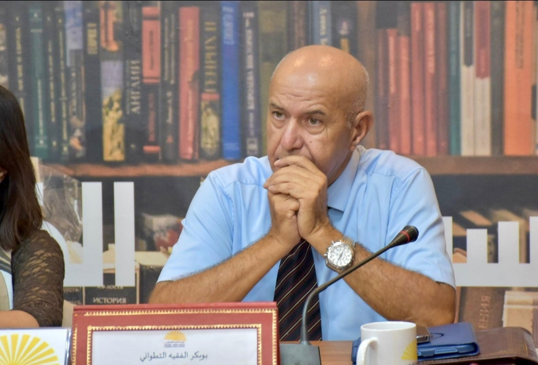 "كل ما أتمناه من الله أن يرزقني في قبري خزانة كبيرة من الكتب"... الفقيه التطواني يستحضر وصية والده وشغفه بالقراءة