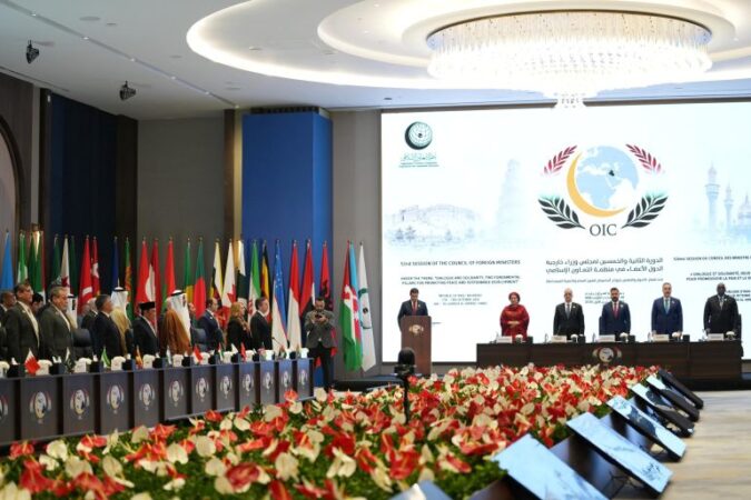 المغرب يشدد على تسوية الأزمات الإقليمية عبر احترام سيادة الدول واستقلالها ووحدة أراضيها (مؤتمر)