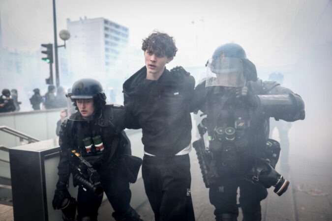 فرنسا.. توقيف 1314 شخصا وإصابة 53 شرطيا خلال احتجاجات ضد غلاء المعيشة