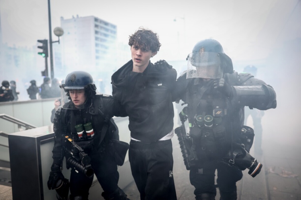 فرنسا.. توقيف 1314 شخصا وإصابة 53 شرطيا خلال احتجاجات ضد غلاء المعيشة