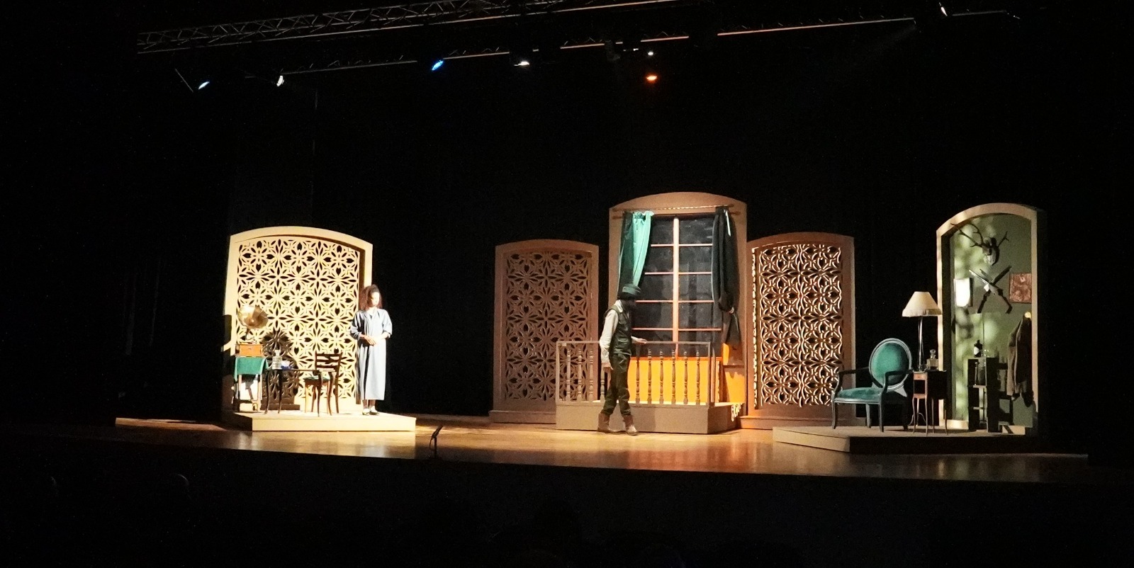 مسرح الأكواريوم يطلق برنامج التوطين المسرحي بتامسنا بعرض «فونوغراف»