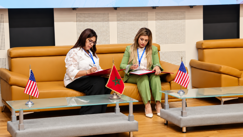 كلية الطب والصيدلة بالعيون توقع مذكرتي تفاهم مع مؤسستين أمريكيتين