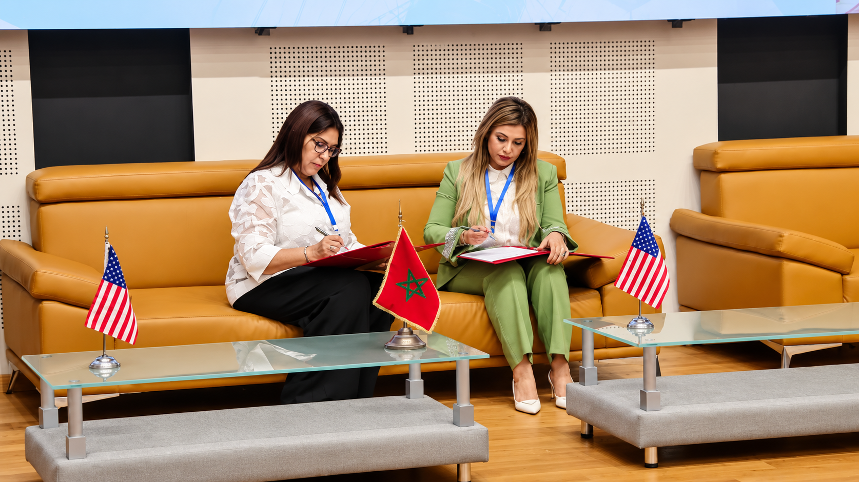 كلية الطب والصيدلة بالعيون توقع مذكرتي تفاهم مع مؤسستين أمريكيتين